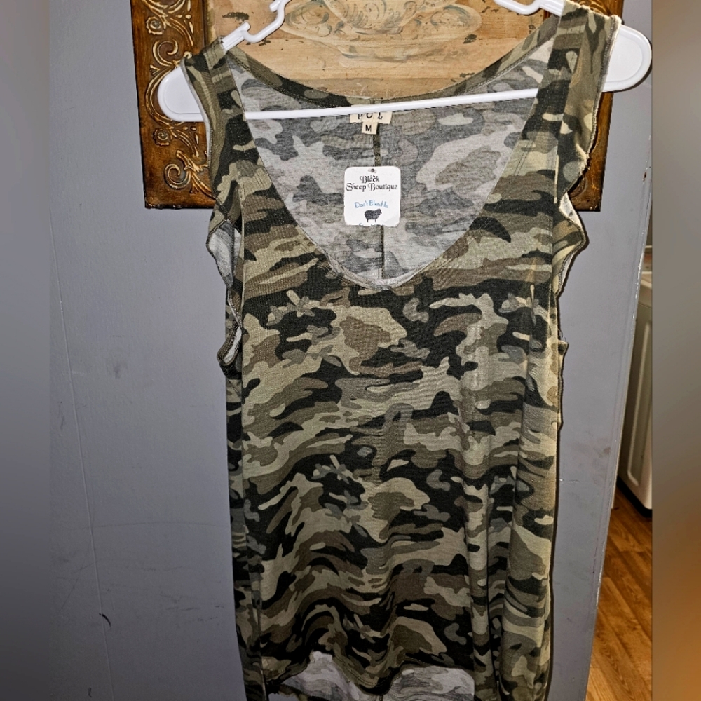 Black Sheep Boutique Medium Camo Shirt